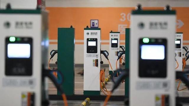 未来电动车充电会不会很难，北京最大充电站能给个答案