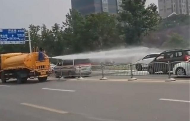 比亚迪唐在郑州发生自燃 疑似为插电式混动版本