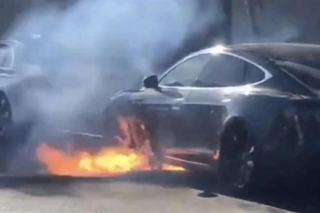 特斯拉被曝隐瞒电池缺陷，或是Model S自燃导火线