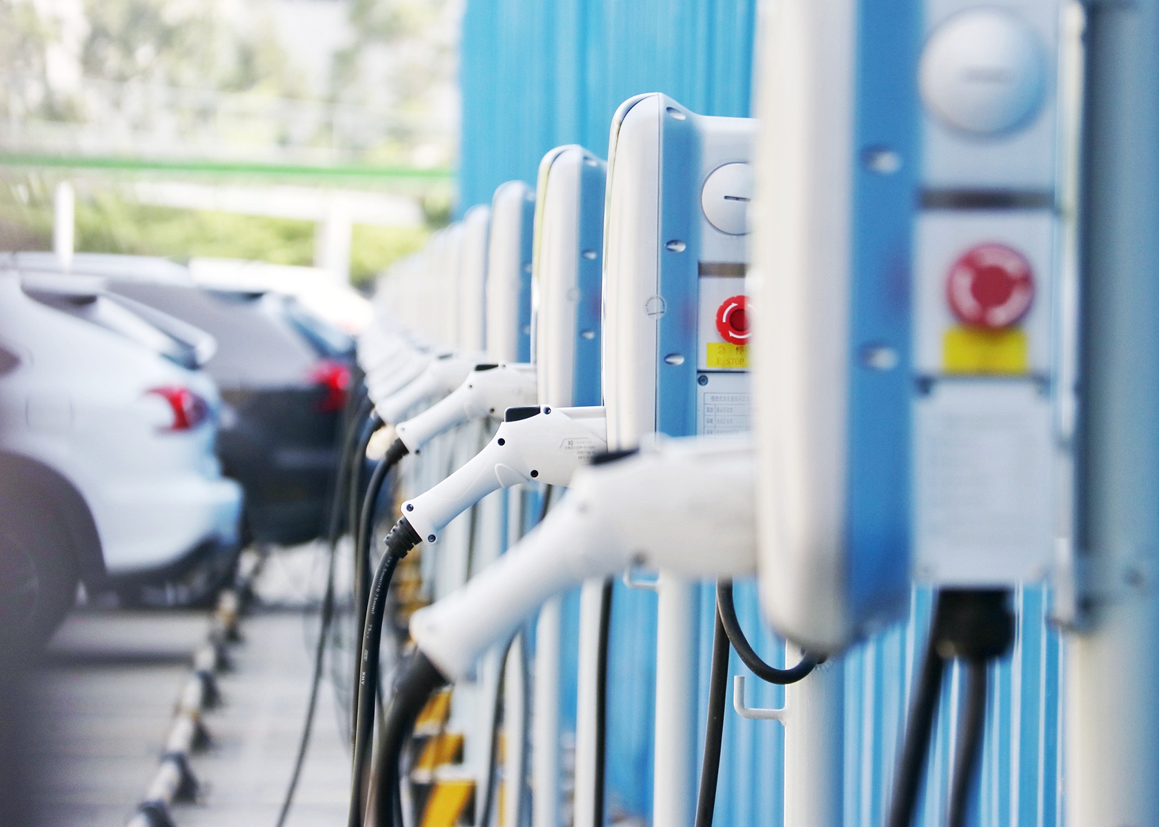 国家电网：上半年公司新能源汽车充电量同比增长6.4%
