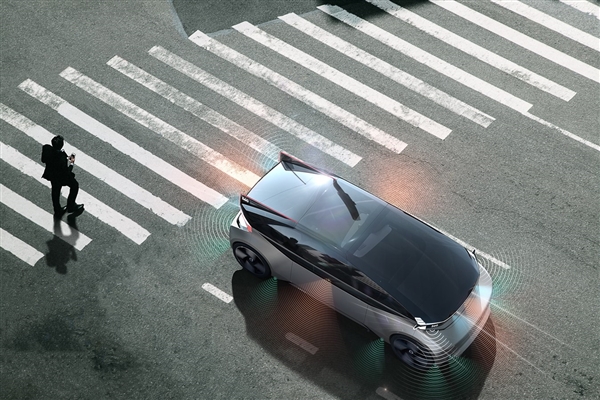 沃尔沃自动驾驶技术再升级 车辆通过灯光、声音与行人直接交流