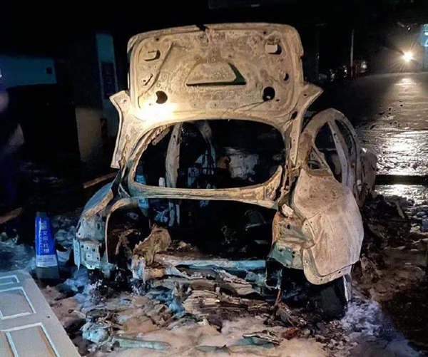 特斯拉回应上海Model 3自燃爆炸：初步判断事故由车底发生碰撞引发