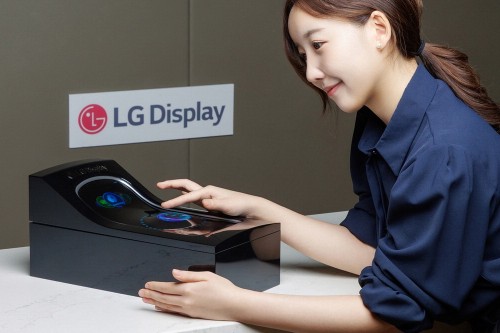 LG 推出可拉伸汽车显示屏：车内空间皆可成屏幕，触控按钮能凸起